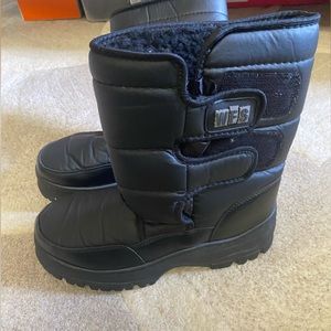 Men’s snowboots size 11